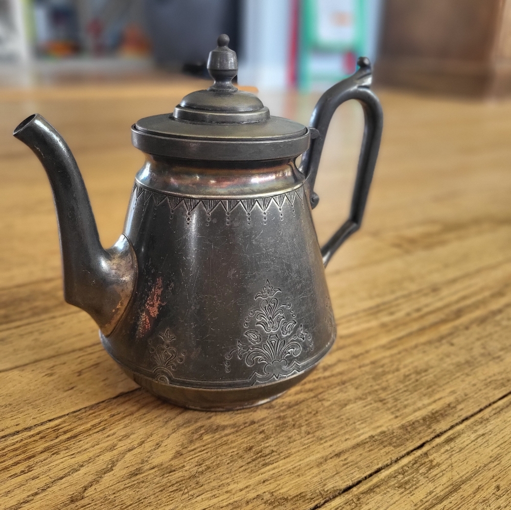 Vintage Tea Pots - Picture 5 of 7